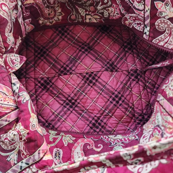 Vera Bradley Quilted Small Duffel Bag Burgundy Paisley Travel Gym Overnight Bag - Picture 5 of 5